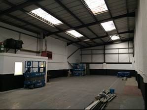 A large warehouse with a large ceiling

AI-generated content may be incorrect.